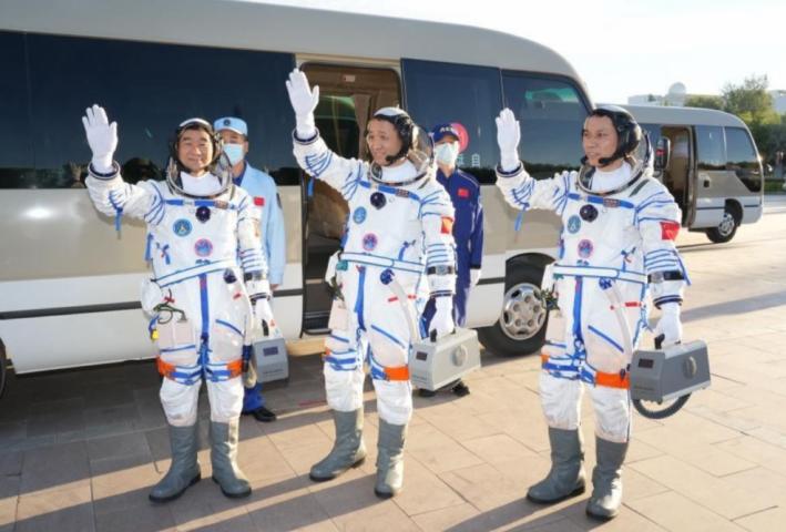 <Çinin “Şencou-12” kosmik gəmisini orbitə qaldıran raketdaşıycının buraxılışı olub.....