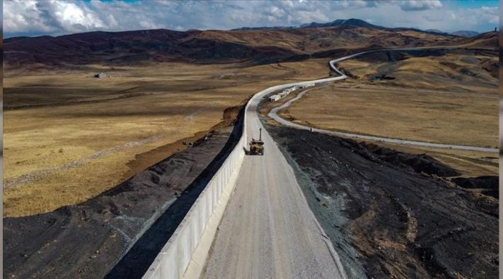 <Van-İran sınırında duvar inşası devam ediyor.....
