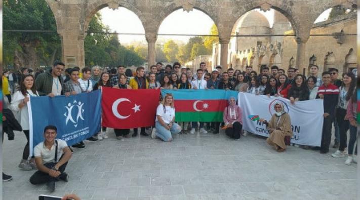 Azerbaycanlı gençler Balıklıgöl’ü gezdi.....