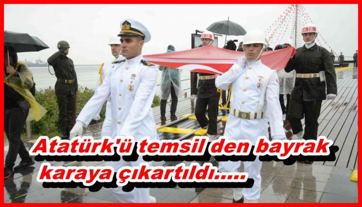 <Atatürk’ü temsil den bayrak karaya çıkartıldı.....
