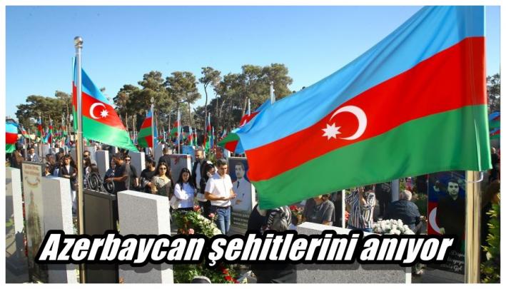 Azerbaycan şehitlerini anıyor.....