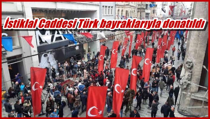 <İstiklal Caddesi Türk bayraklarıyla donatıldı.....