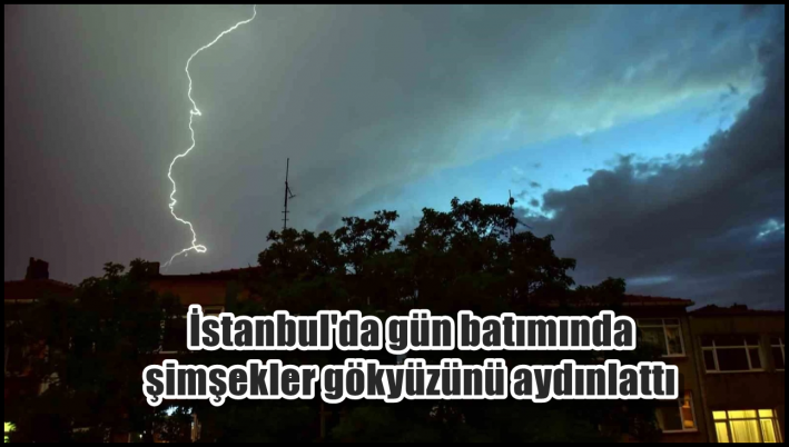<İstanbul’da gün batımında şimşekler gökyüzünü aydınlattı